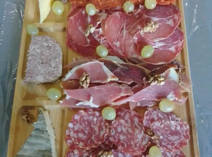 Апартаменты Maison De Bourg